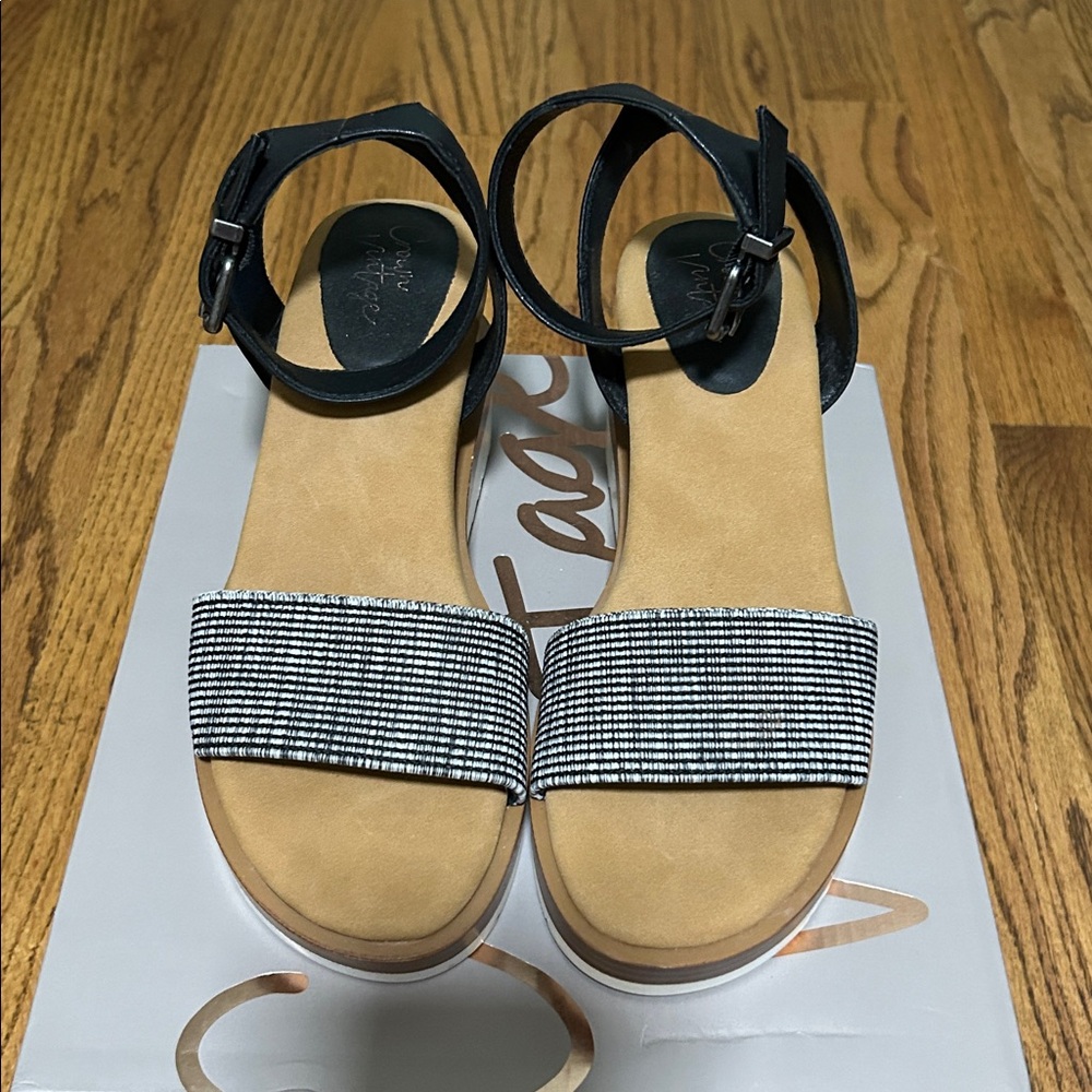 Crown Vintage Black & Creme Wedge Sandals Sz6 - Picture 2 of 5